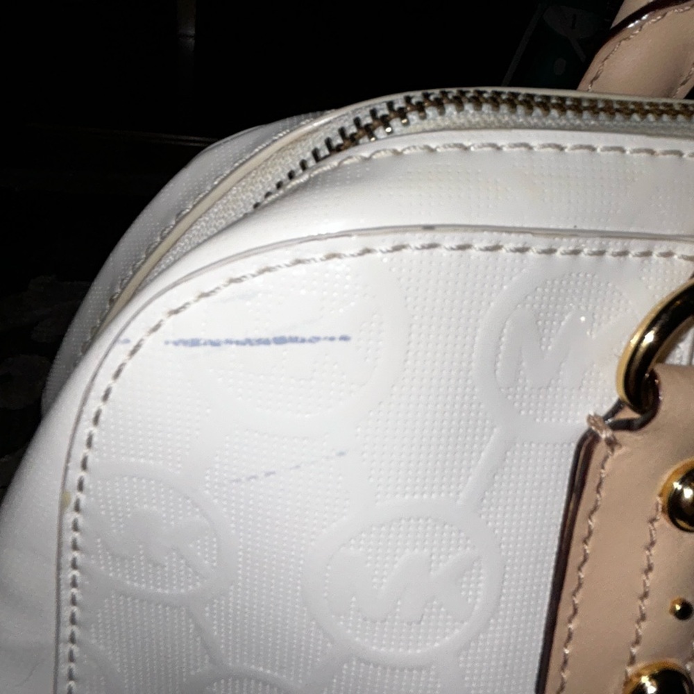 Pre loved Michael Kors patent Cindy dome satchel - Picture 8 of 10